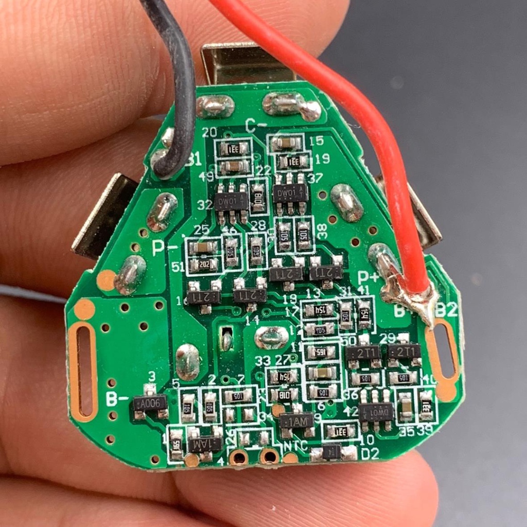 Bộ sạc pin 3s 18650 có mạch bảo vệ , tích hợp mạc sạc thanh lý đã qua sử dụng