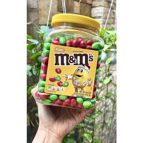 Socola M&M phiên bản Giáng Sinh, nhân đậu phộng bé nào cũng thích. Hàng nội địa Mỹ đi Air.