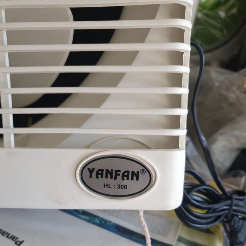 Quạt hút tường YANFAN HL 300 2 chiều