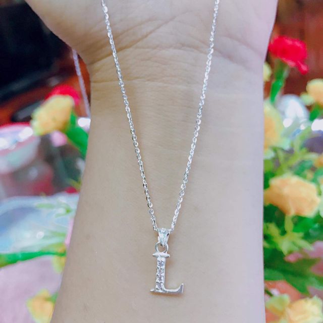 Dây truyền mặt chữ cái tên bạn, tên người yêu. Chất liệu bạc ta chuẩn. Giá yêu thương chỉ 160k.nhanh tay nhé sl có hạn..