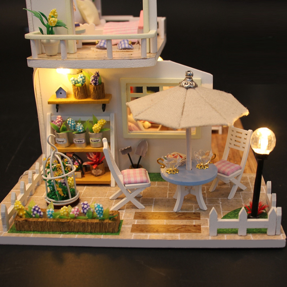 Ngôi nhà gỗ 3D dùng làm quà sinh nhật cho nhà búp bê