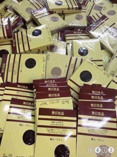 Tất Muji xuất Nhật