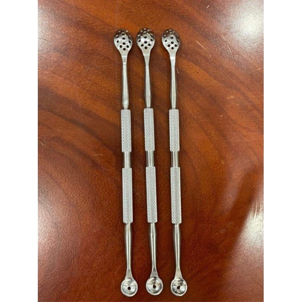 Môi múc mụn, que gạt mụn tiện lợi, không đau