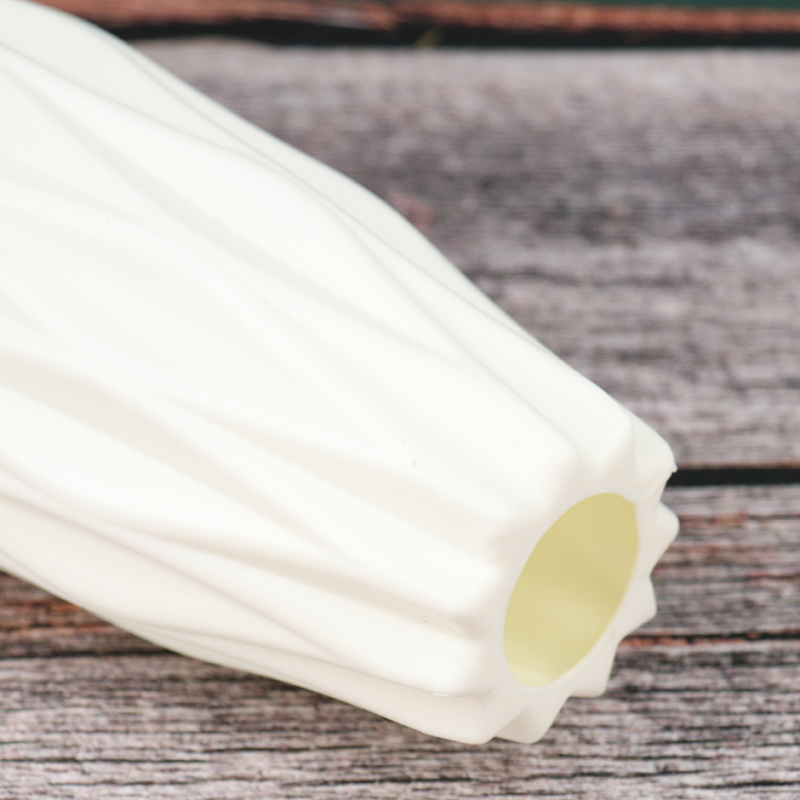 Bình cắm hoa bằng sứ màu trắng trang trí nhà cửa