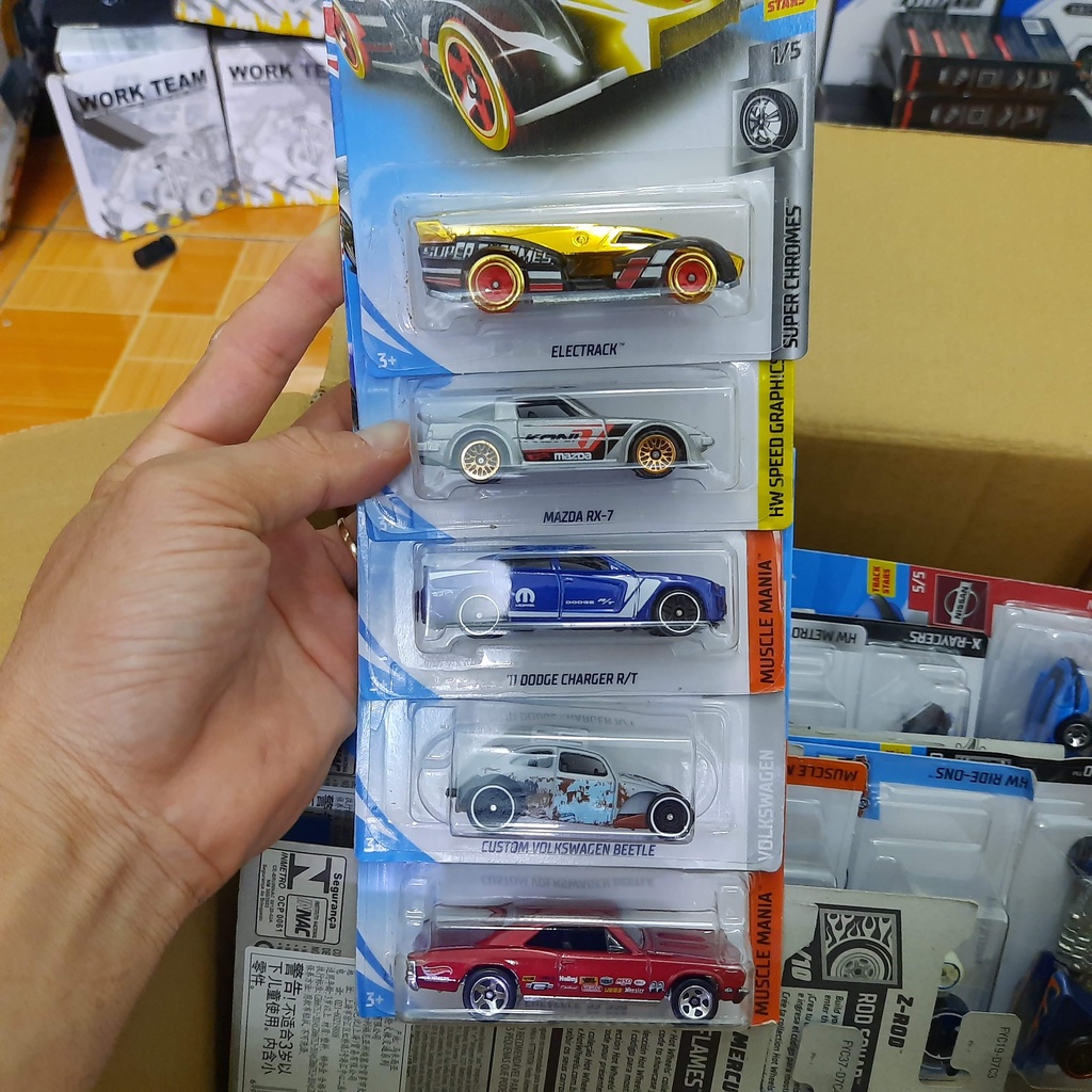 Bộ 5 xe hot wheels mô hình đồ chơi trẻ em tỉ lệ 1:64 ( giao ngẫu nhiên xe)