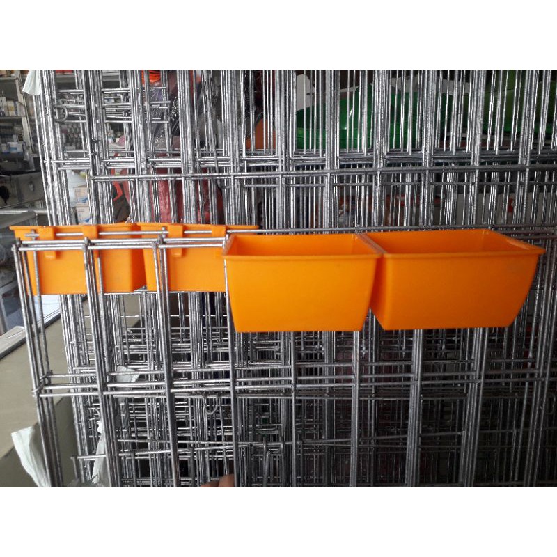 Máng ăn gà đá. máng uống gà đá 10x12cm và 6x8cm