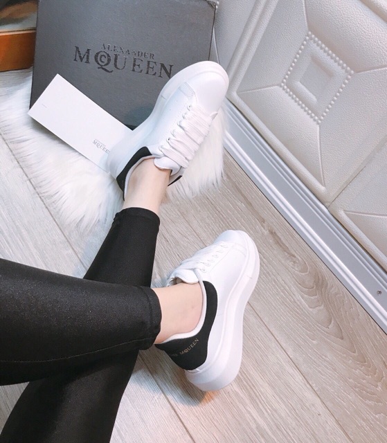 [Mã FAGREEN245 giảm 10% tối đa 30k đơn từ 99k] [FREE SHIP] giày thể thao nữ độn đế trắng gót nhung đen và kim tuyến | BigBuy360 - bigbuy360.vn