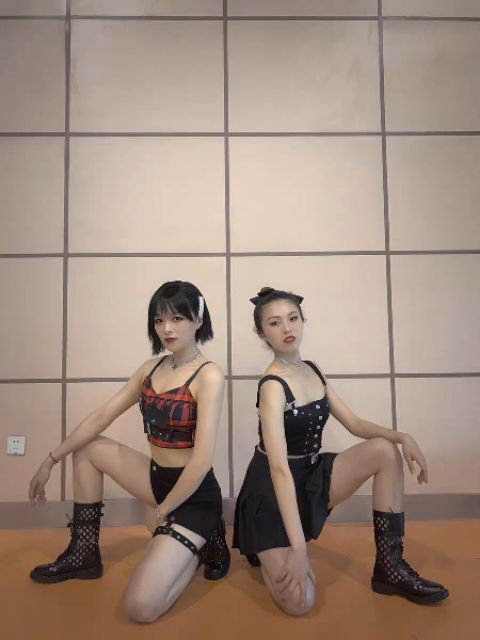 (Sẵn caro M) Áo hai dây croptop dáng bra phối khóa đai khoen phong cách hiphop chic punk dancer cá tính năng động