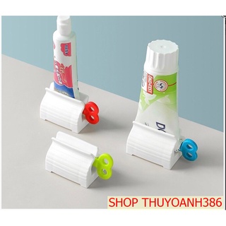 Dụng cụ nặn kem đánh răng