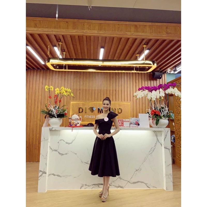 Đầm dự tiệc trắng lệch vai nơ audikt | BigBuy360 - bigbuy360.vn