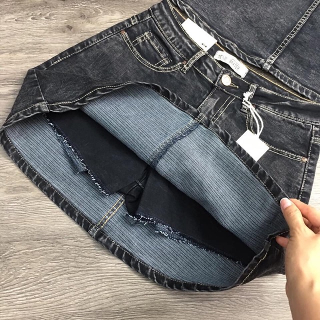 Chân váy denim nữ kèm quần muối tiêu | BigBuy360 - bigbuy360.vn
