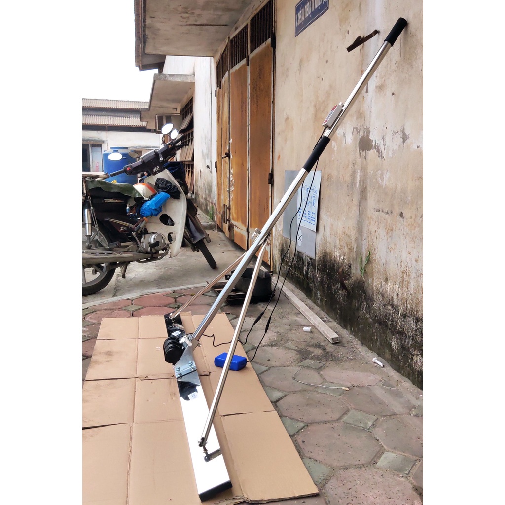 Thước gạt bê tông cầm tay sạc pin