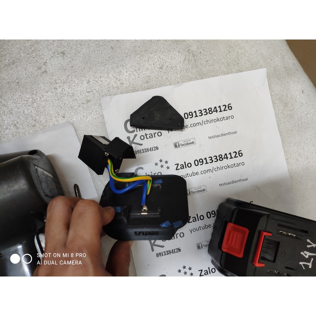 Đế chuyển pin cho máy cắt cáp IZUMI pin NiCD dạng đút sang dùng hộp pin Makita LXT cài 12V 14V 18V 21V