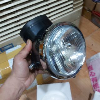 Pha đèn cd.cl 67 . Có  màu  đen và đỏ