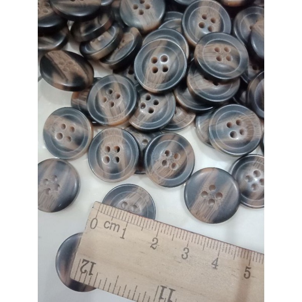 Cúc nhựa size 1.8cm.