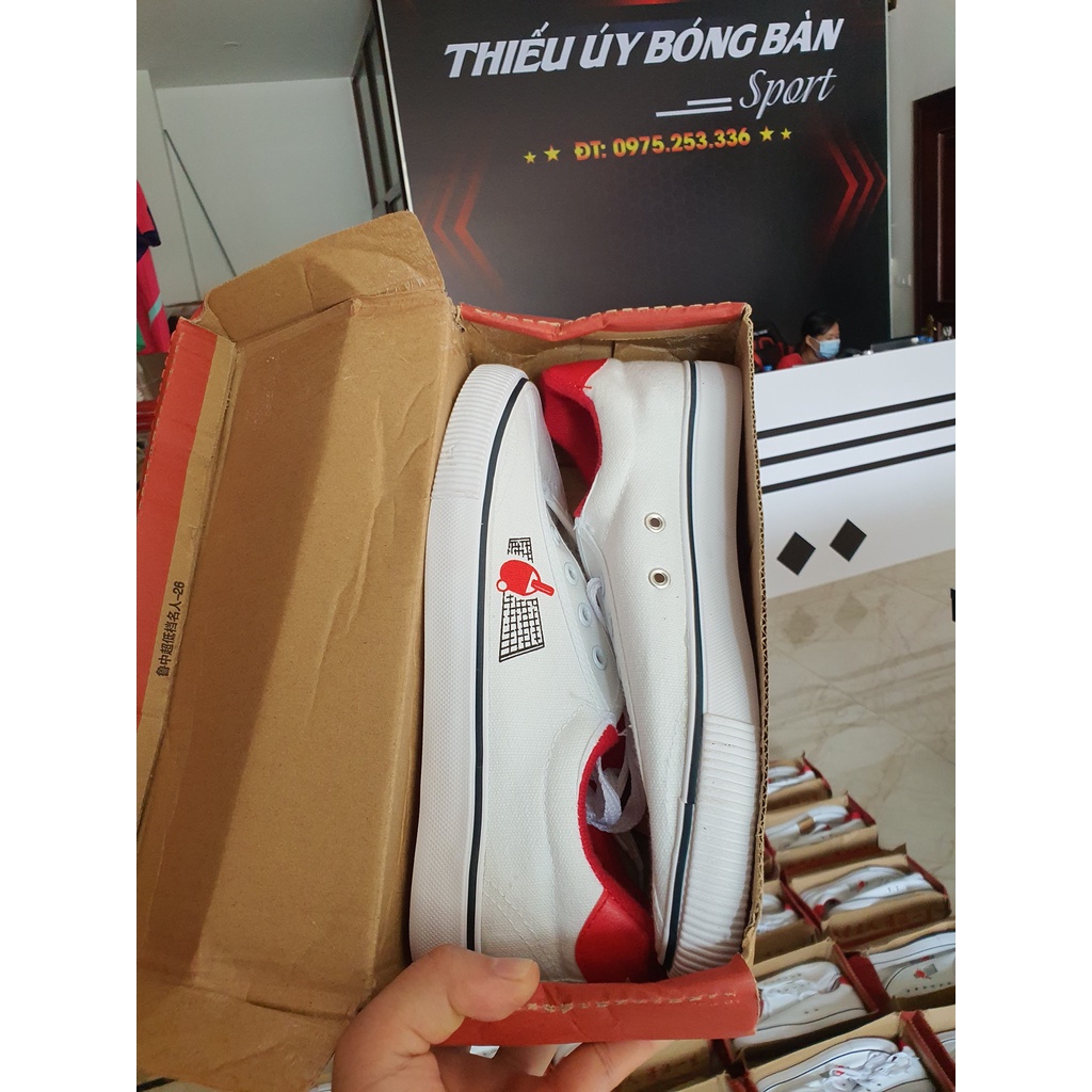 Giày bóng bàn "Huyền Thoại Chỉ Đỏ"
