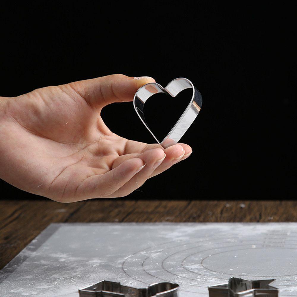 Set 6 / 10 Khuôn Làm Bánh Bằng Thép Không Gỉ Hình Chủ Đề Giáng Sinh