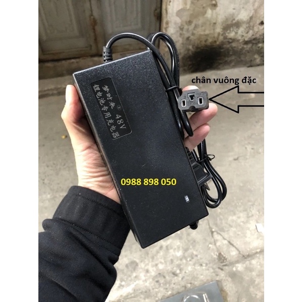 sạc 54.6v cho xe dùng pin 48v chân đặc