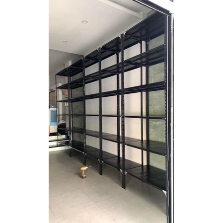 Kệ Sắt V lỗ đa năng 5 tầng màu đen, cao 2m, dài 1m, rộng 0,4m.