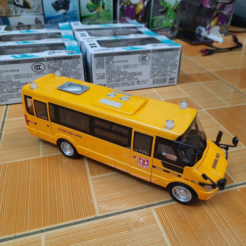 Xe ô tô School bus đồ chơi trẻ em mô hình bằng sắt tỉ lệ 1:32 xe có âm thanh và đèn sáng