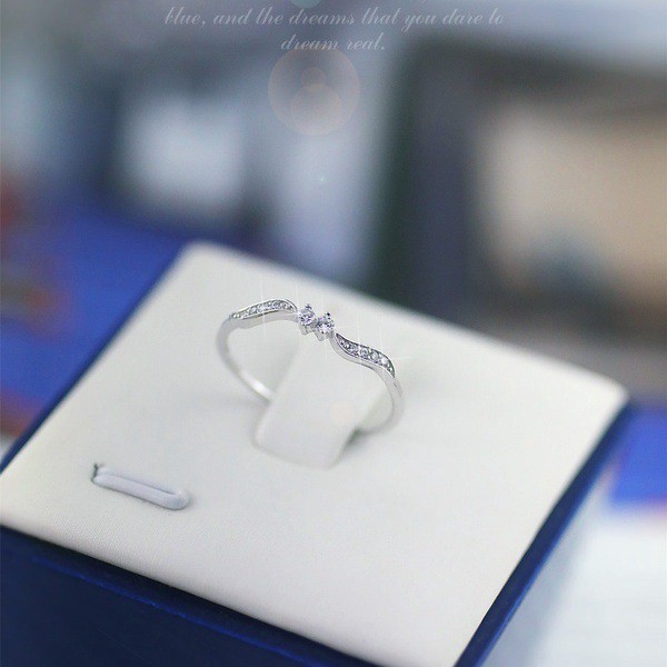 Nhẫn Đeo Tay Kim Loại Tạo Hình Chiếc Lá Thời Trang Cho Nữ