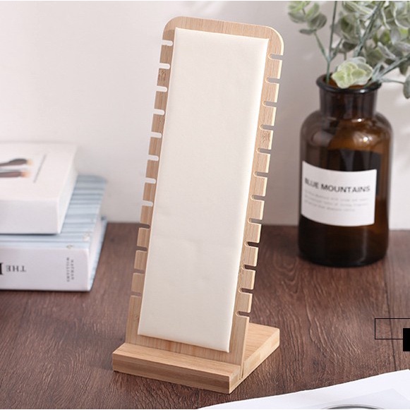 Giá Đỡ Trưng Bày Trang Sức Bằng Da Và Tre figatia1