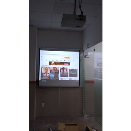 Màn chiếu treo tường 100inch 1m8 x 1m8 bán tự động