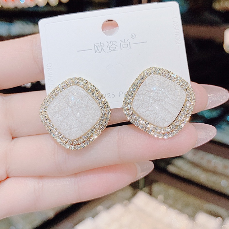 Bông Tai Mạ Bạc 925 Đính Kim Cương Nhân Tạo Màu Be Phong Cách Hàn Quốc