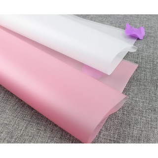 giấy gói hoa kính mờ 1 xấp 20 tờ màu hồng ,tím ,trắng
