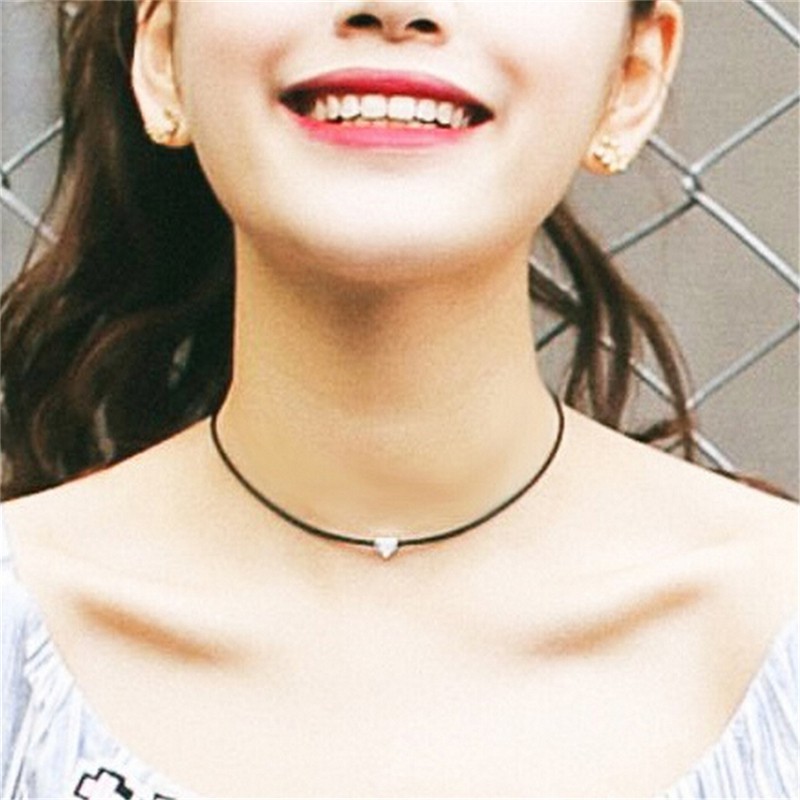 Vòng Cổ Choker Da Màu Đen Mặt Trái Tim Phong Cách Cổ Điển Cho Nữ