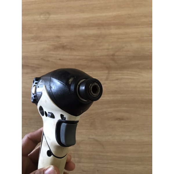 Máy vặn vít max PJ_ID 144  giá trên chỉ thân máy
