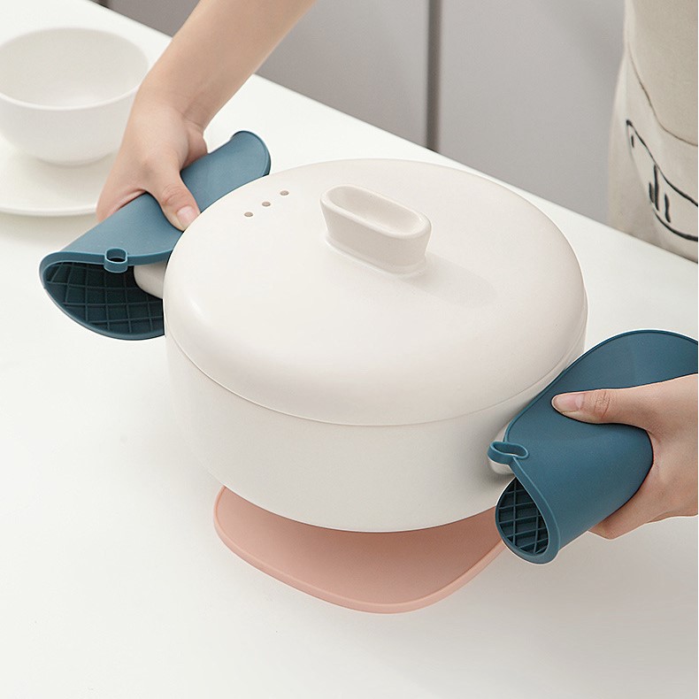 Tấm lót nồi silicon cách nhiệt màu Pastel thiết kế kẻ ô vuông có móc treo tiện lợi 16cm