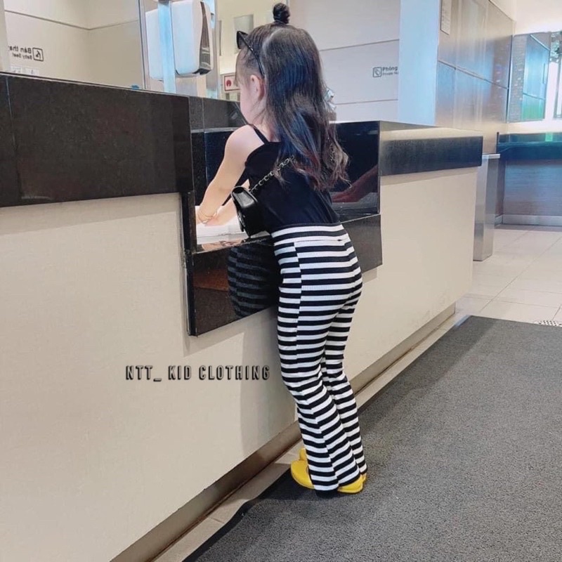 Set áo dây cotton quần loe kẻ ngang bé gái