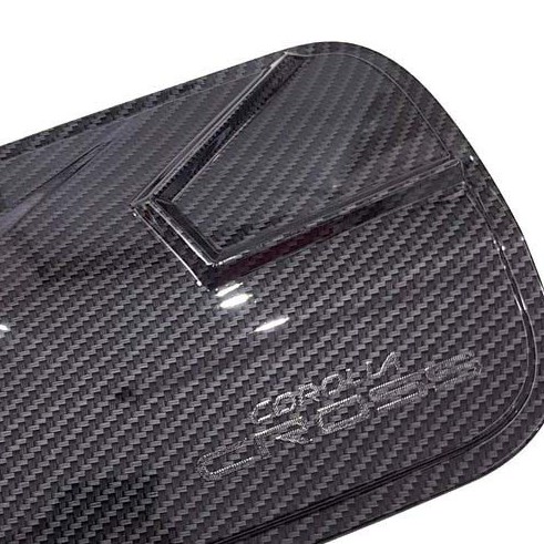 Ốp nắp bình xăng cacbon xe Toyota Cross 2020-2021 vân carbon cao cấp