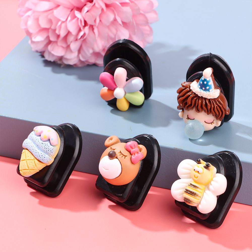 Móc nhựa mini treo đồ đa năng dán thành xe hơi tiện dụng dễ thương