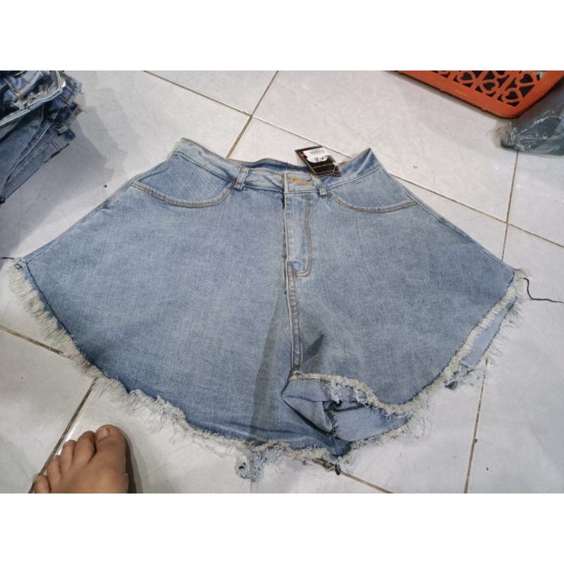 QUẦN ĐÙI RIN NỮ XOÈ CÓ QUẦN TRONG BAUT