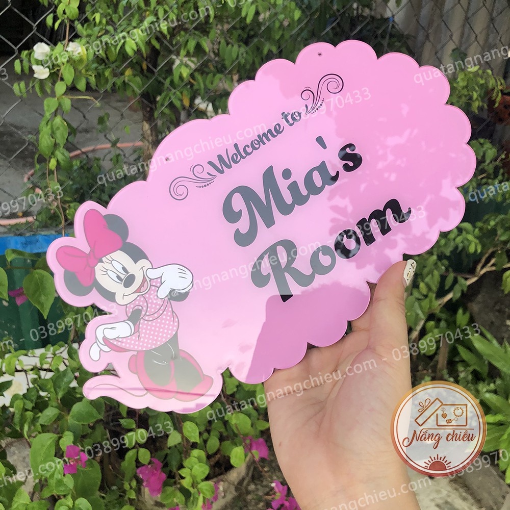 Bảng hiệu in hình chuột Mickey