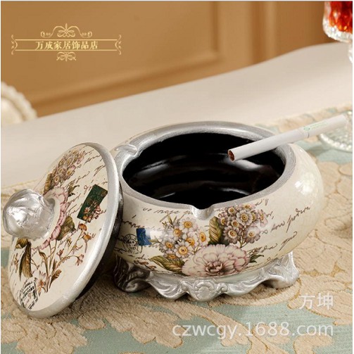 gạt tàn sứ có nắp màu be
