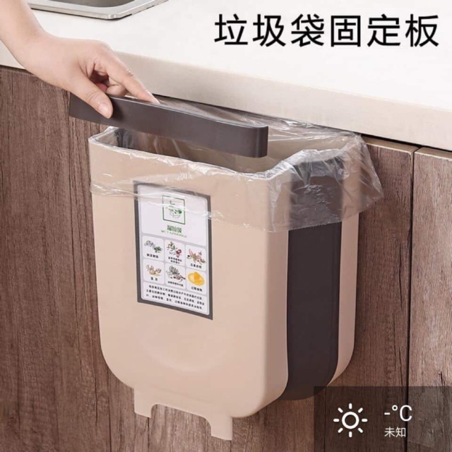 Thùng rác treo trong bếp