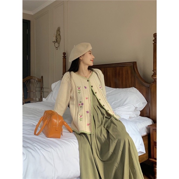 Áo khoác len mỏng thêu hoa