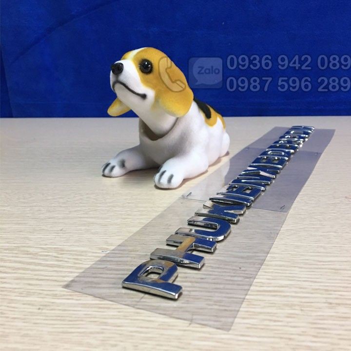 Chó Beagle lắc lư trên xe hơi - Trang trí taplo ô tô