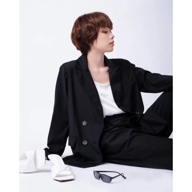 HY Basic Áo blazer free size đơn với 4 khuy và túi mổ 2 bên thích hợp cho mọi cô nàng công sở cá tính | BigBuy360 - bigbuy360.vn
