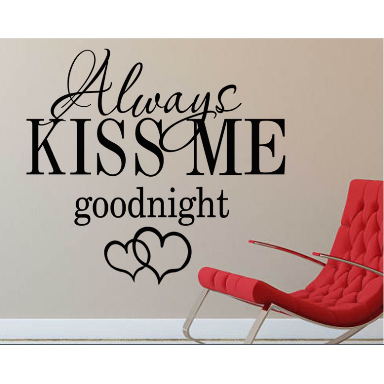 Decal trang trí tường chữ Tiếng Anh KISS ME