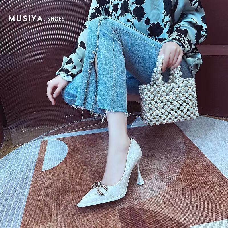 Hàng Mới Về Giày Cao Gót Da Mũi Nhọn Gót Thấp Đính Nút Ngựa Phong Cách Người Nổi Tiếng Pháp