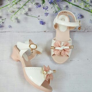 Giày sandal gót 3p xinh xắn
