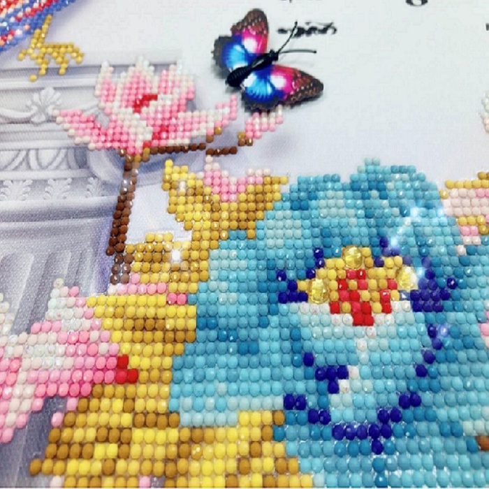 Tranh đính đá bình hoa KT:50x40cm. Tranh gắn đá chưa gắn.