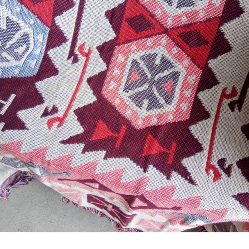 Khăn trải sofa hai mặt phối tua rua phong cách Mỹ