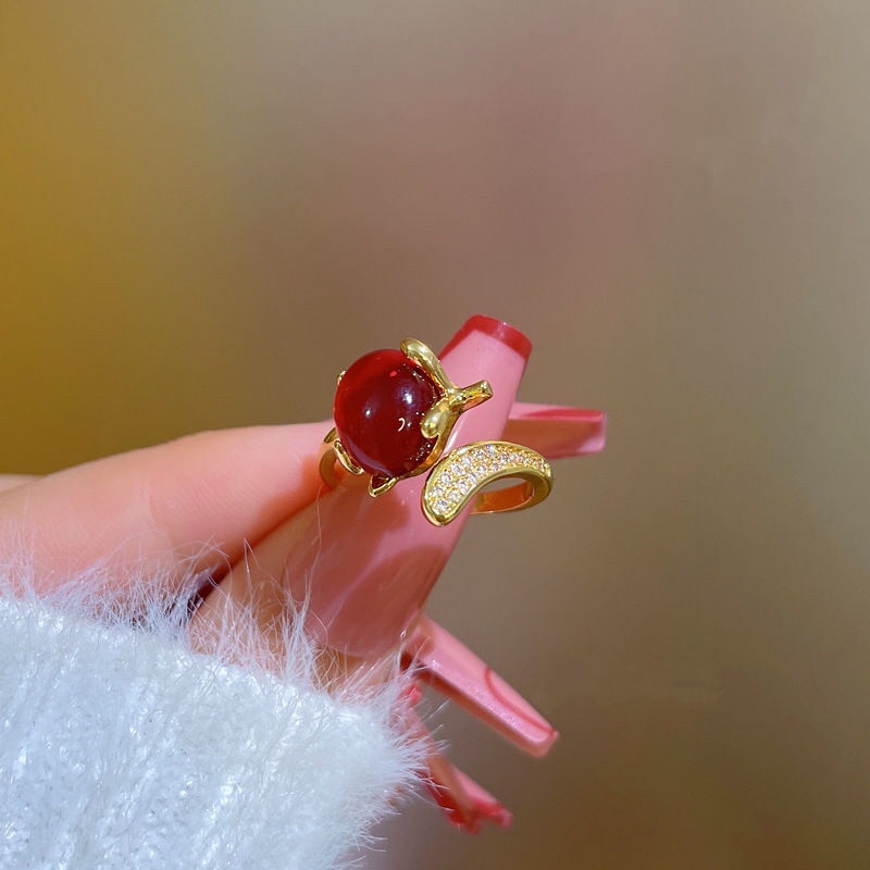 Nhẫn hồ ly đá đỏ may mắn tài lộc và hạnh phúc.