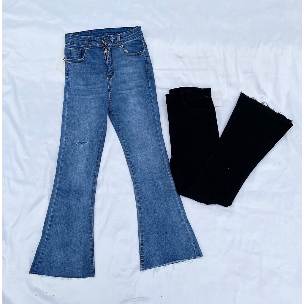 Quần jean ống loe rách gối lưng cao trẻ trung | BigBuy360 - bigbuy360.vn