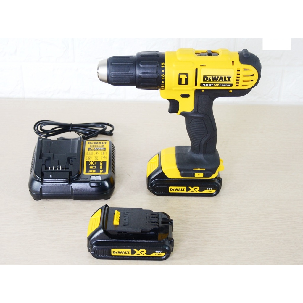 Máy khoan búa dùng pin DeWalt DCD776C2